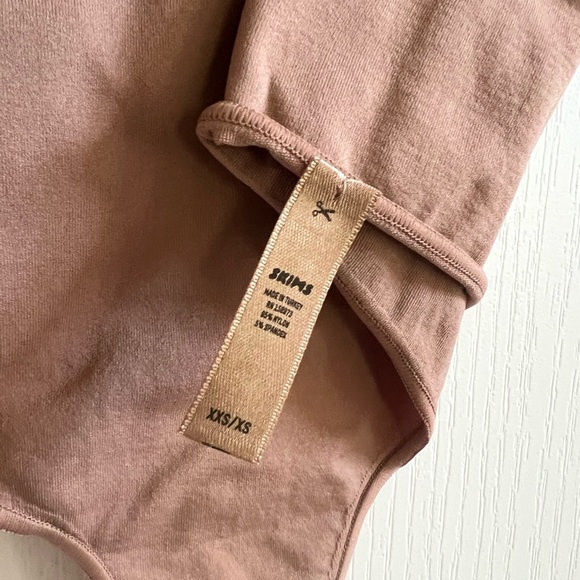 SKIMS high neck bodysuit - Picture 2 of 2
